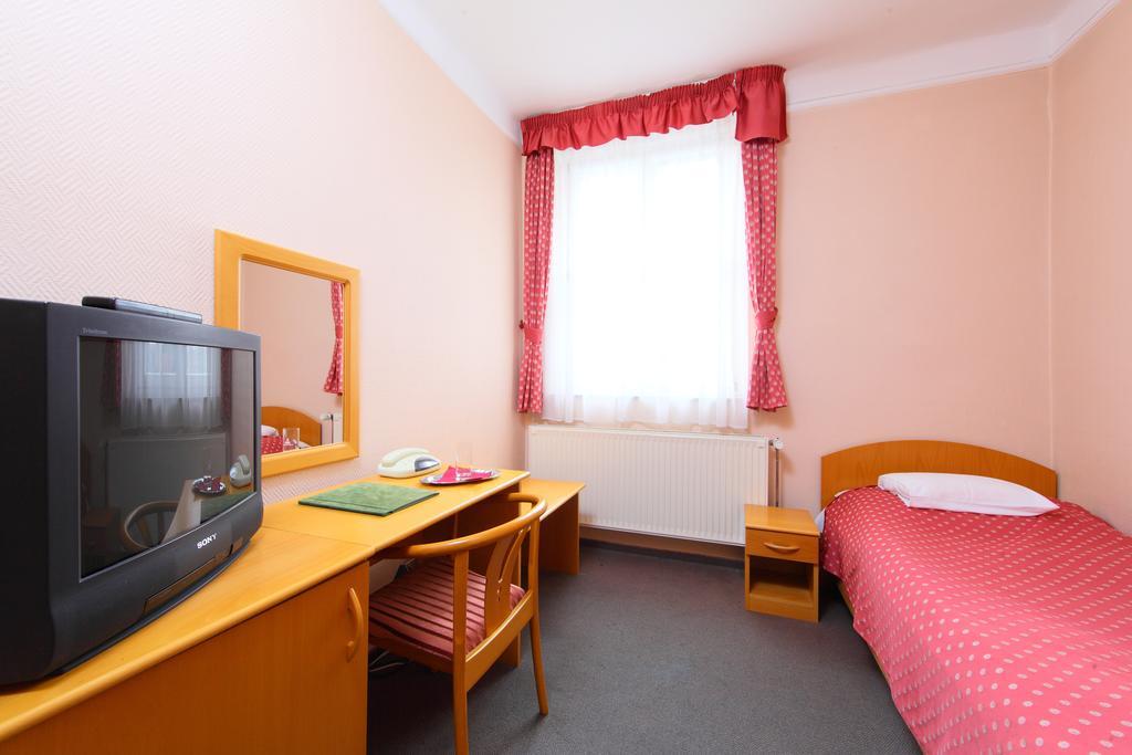 Hotel Blaha Lujza Balatonfured Phòng bức ảnh