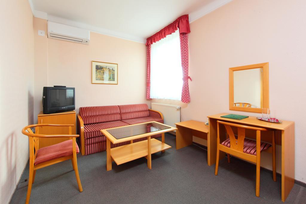 Hotel Blaha Lujza Balatonfured Phòng bức ảnh