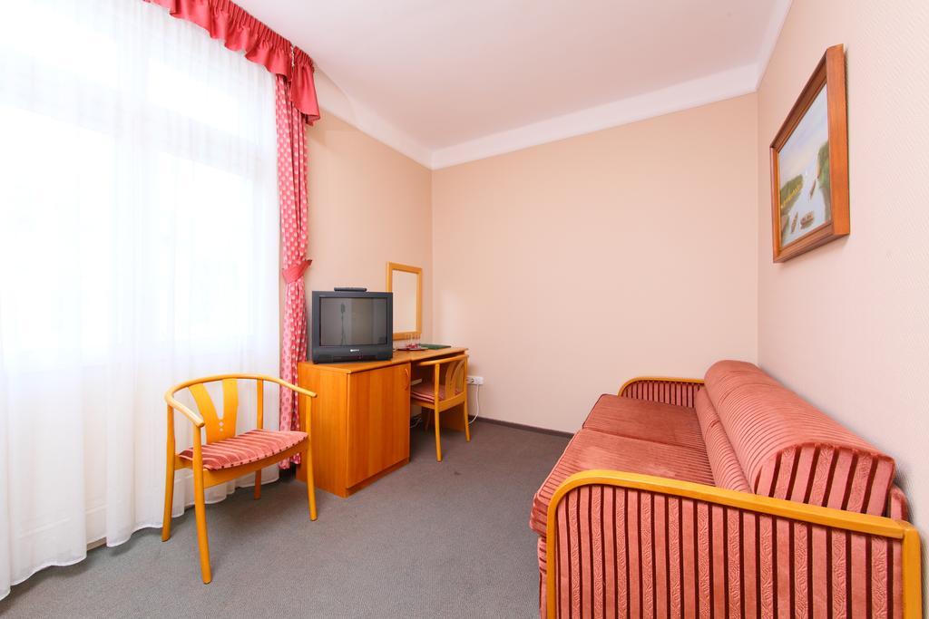 Hotel Blaha Lujza Balatonfured Phòng bức ảnh