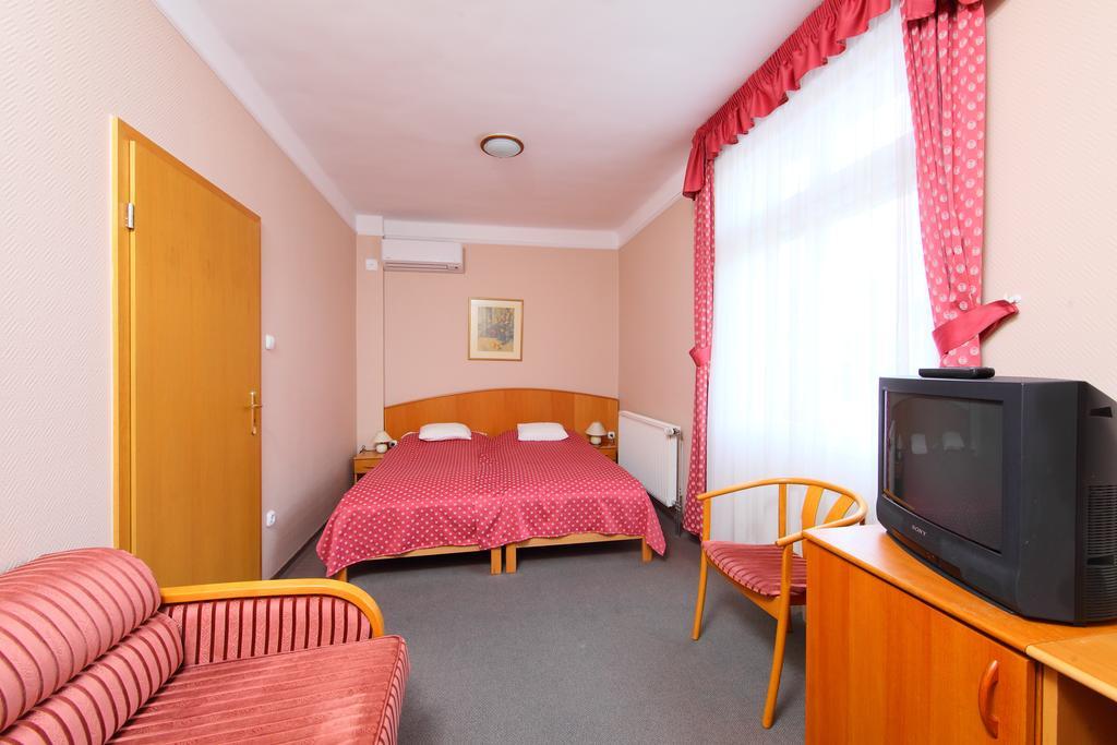 Hotel Blaha Lujza Balatonfured Phòng bức ảnh