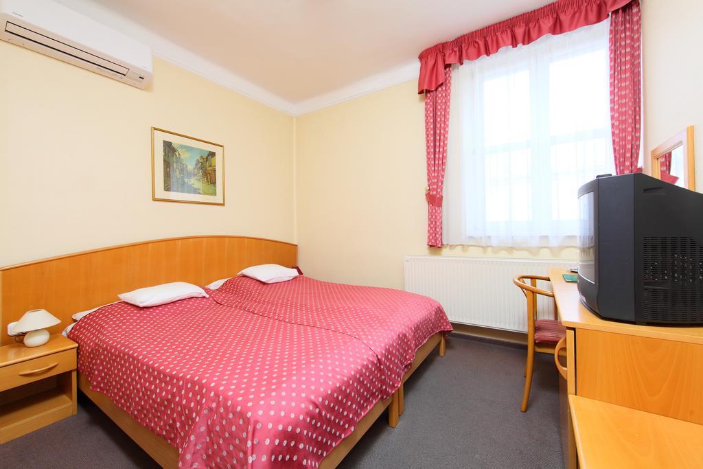 Hotel Blaha Lujza Balatonfured Phòng bức ảnh