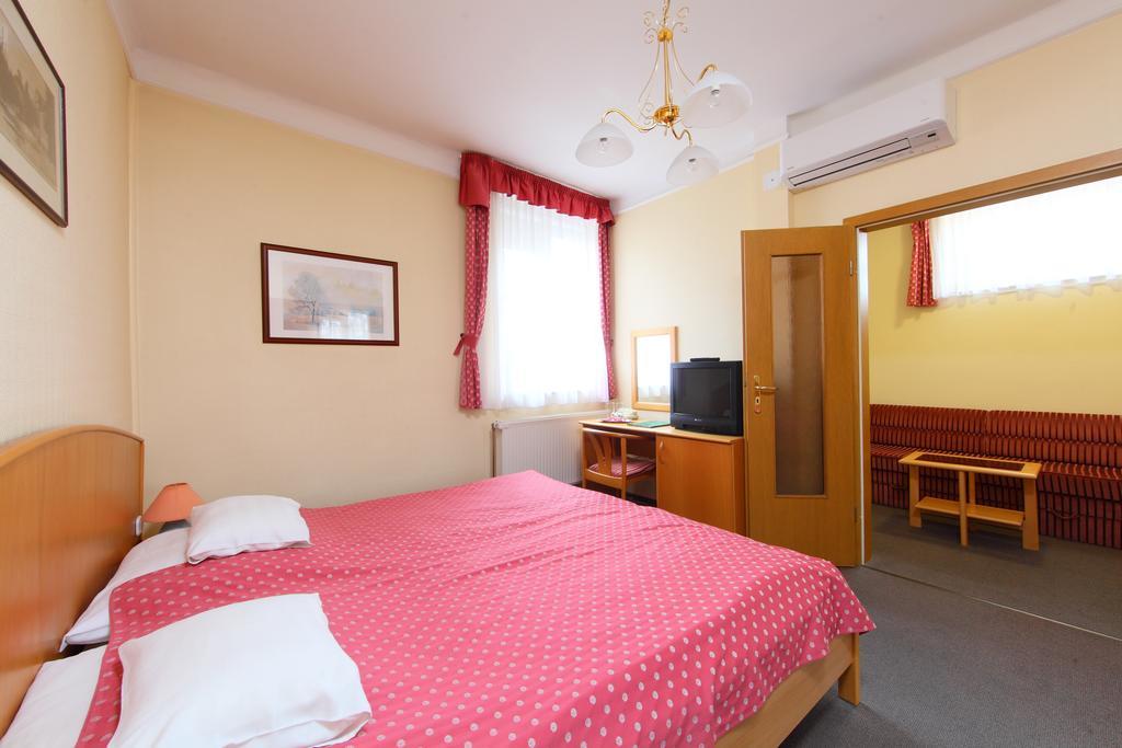 Hotel Blaha Lujza Balatonfured Ngoại thất bức ảnh